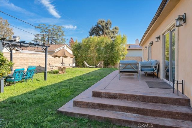 22711 Collins Street, Woodland Hills, CA 91367