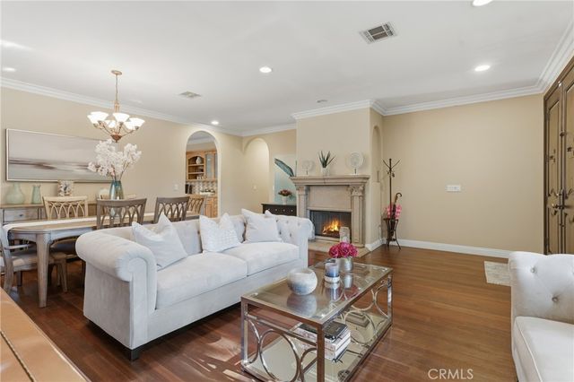 22711 Collins Street, Woodland Hills, CA 91367