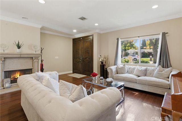 22711 Collins Street, Woodland Hills, CA 91367
