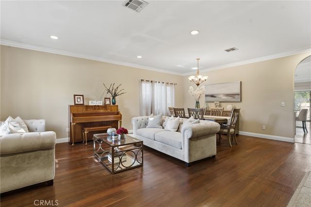 22711 Collins Street, Woodland Hills, CA 91367