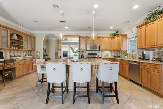 22711 Collins Street, Woodland Hills, CA 91367