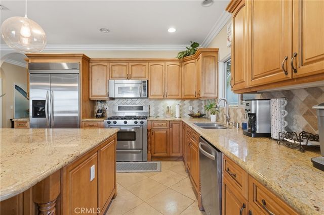 22711 Collins Street, Woodland Hills, CA 91367