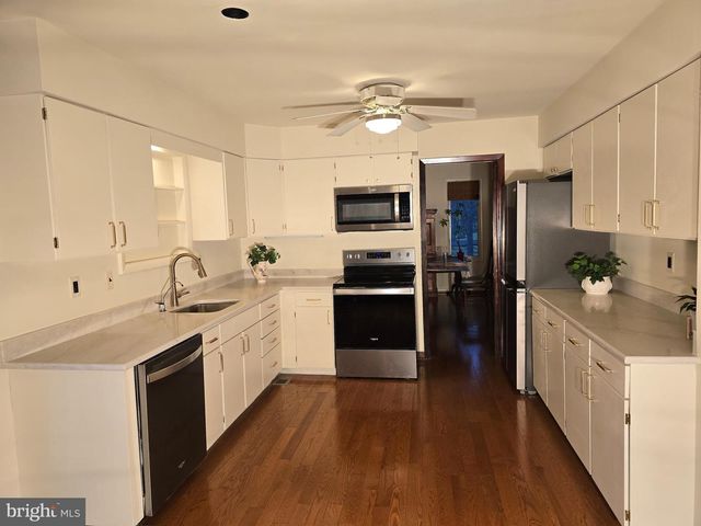 5 PLEASANT MILL CT, Medford, NJ 08055