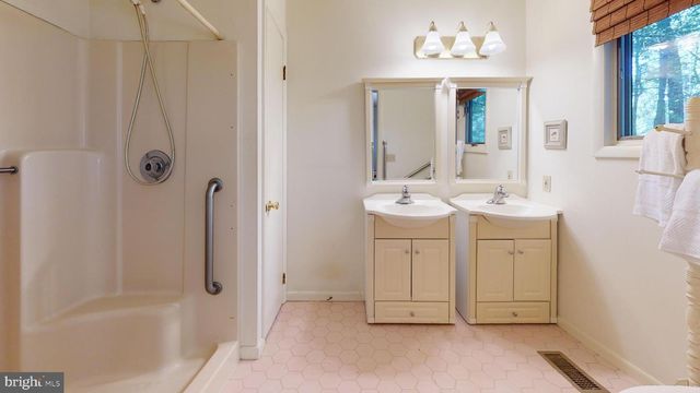 5 PLEASANT MILL CT, Medford, NJ 08055