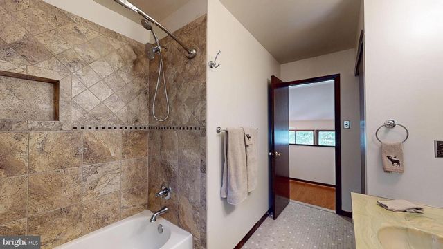 5 PLEASANT MILL CT, Medford, NJ 08055