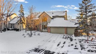 5087 Village Place Court, West Bloomfield Charter Township, MI 48322