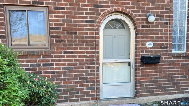 94 Wakefield Circle 94, East Hartford, CT 06118