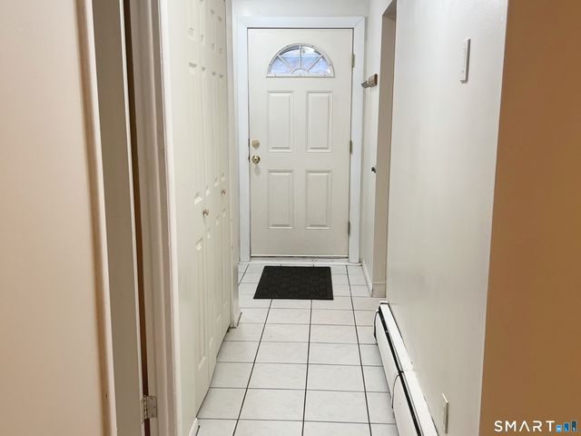 94 Wakefield Circle 94, East Hartford, CT 06118