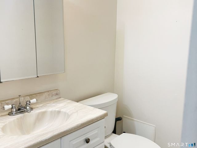 94 Wakefield Circle 94, East Hartford, CT 06118