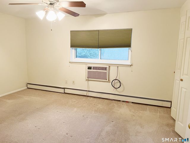 94 Wakefield Circle 94, East Hartford, CT 06118