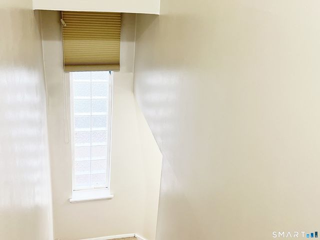 94 Wakefield Circle 94, East Hartford, CT 06118