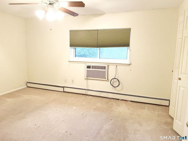 94 Wakefield Circle 94, East Hartford, CT 06118