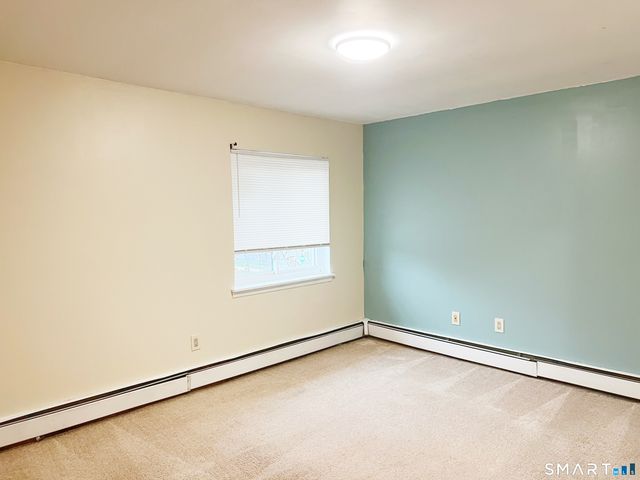 94 Wakefield Circle 94, East Hartford, CT 06118
