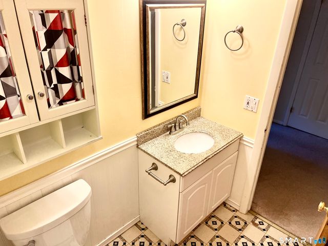 94 Wakefield Circle 94, East Hartford, CT 06118