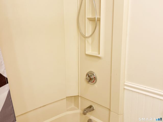 94 Wakefield Circle 94, East Hartford, CT 06118