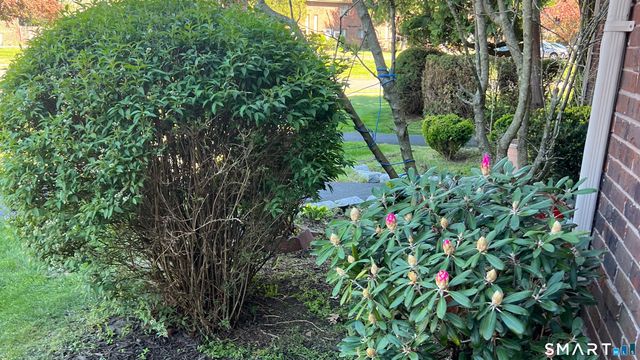 94 Wakefield Circle 94, East Hartford, CT 06118