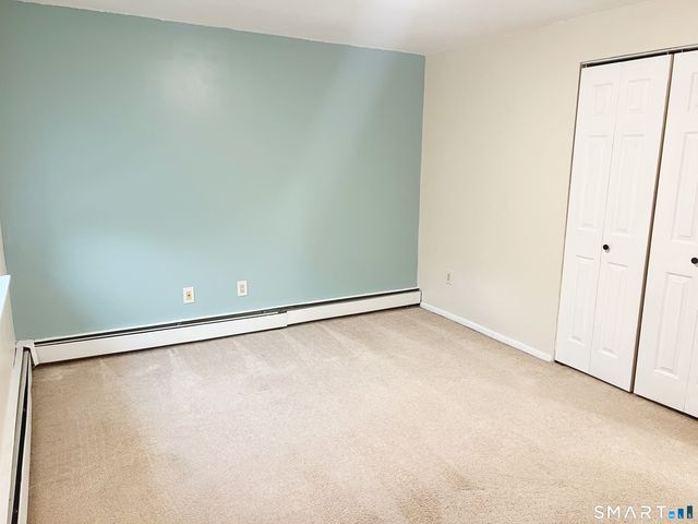 94 Wakefield Circle 94, East Hartford, CT 06118
