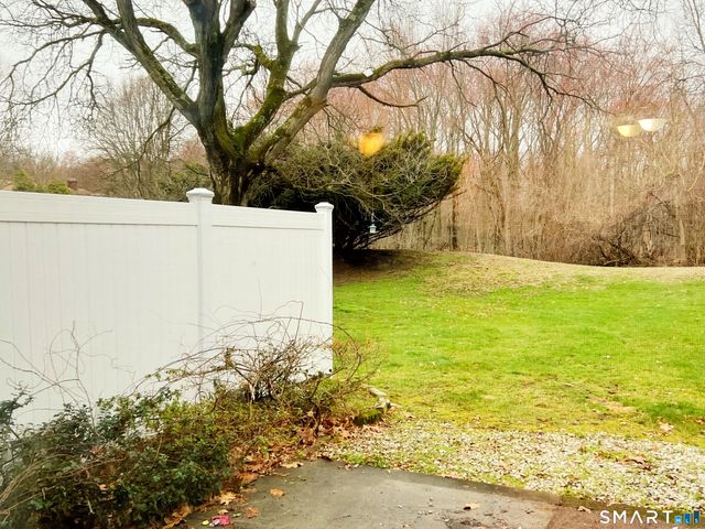 94 Wakefield Circle 94, East Hartford, CT 06118