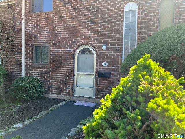 94 Wakefield Circle 94, East Hartford, CT 06118