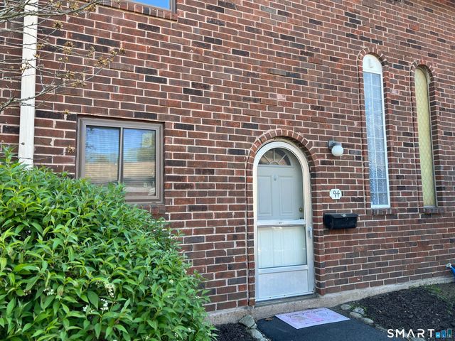 94 Wakefield Circle 94, East Hartford, CT 06118