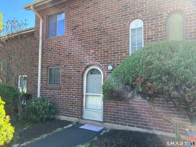 94 Wakefield Circle 94, East Hartford, CT 06118