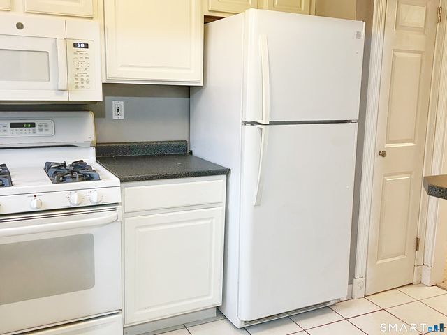 94 Wakefield Circle 94, East Hartford, CT 06118