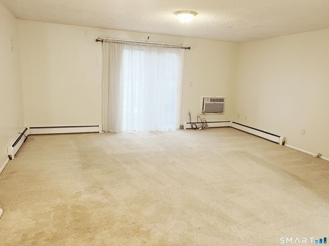 94 Wakefield Circle 94, East Hartford, CT 06118