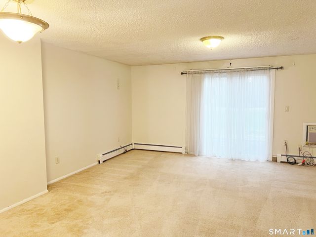 94 Wakefield Circle 94, East Hartford, CT 06118