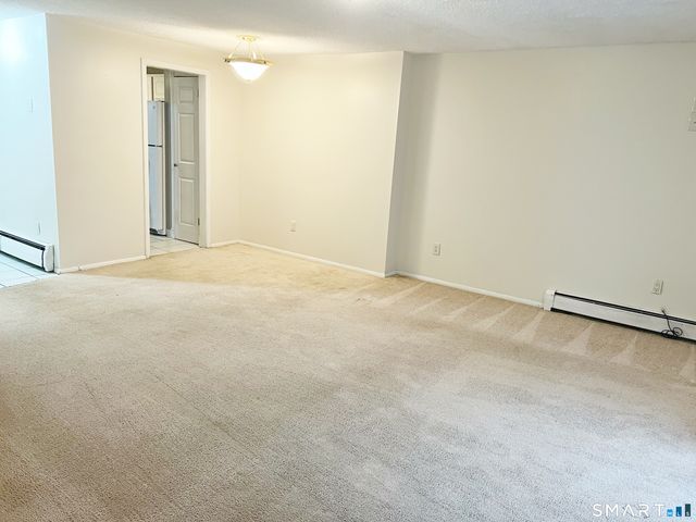 94 Wakefield Circle 94, East Hartford, CT 06118