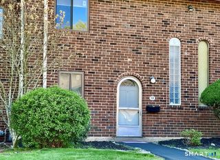 94 Wakefield Circle 94, East Hartford, CT 06118