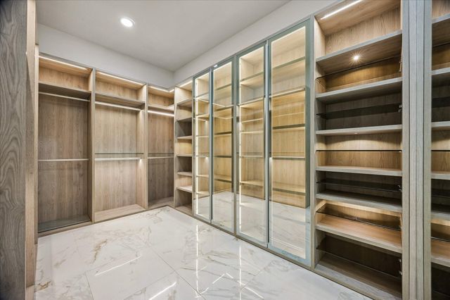 906 Peachwood Bend Drive, Houston, TX 77077