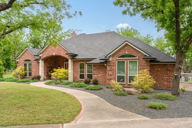 10008 Flight Plan Drive, Granbury, TX 76049