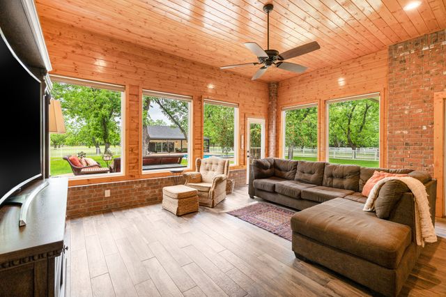 10008 Flight Plan Drive, Granbury, TX 76049
