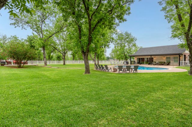 10008 Flight Plan Drive, Granbury, TX 76049