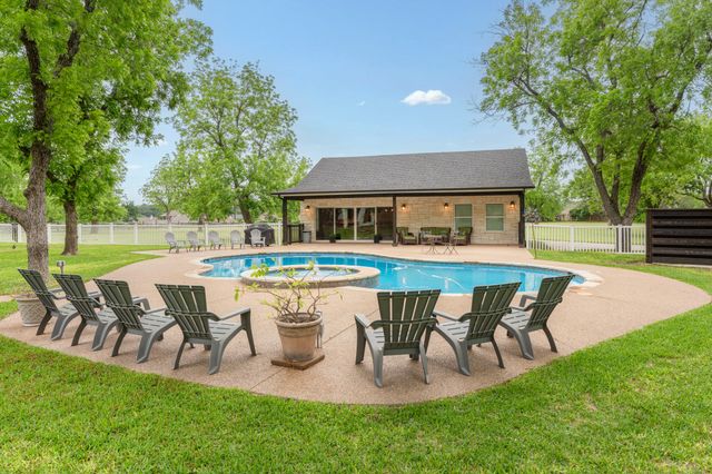 10008 Flight Plan Drive, Granbury, TX 76049
