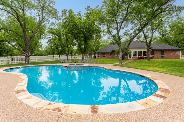 10008 Flight Plan Drive, Granbury, TX 76049
