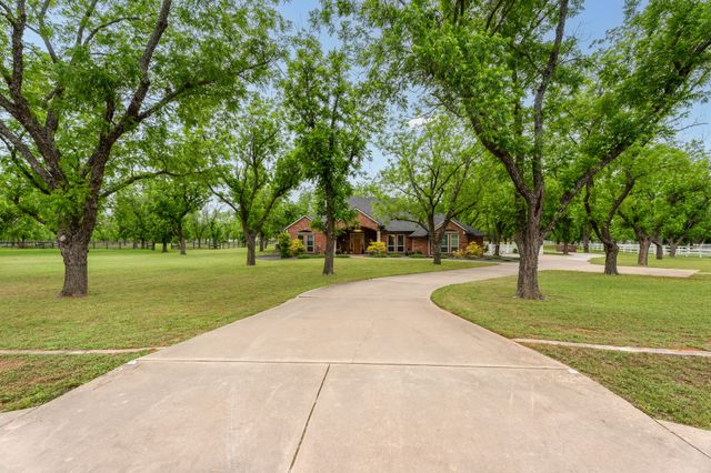 10008 Flight Plan Drive, Granbury, TX 76049