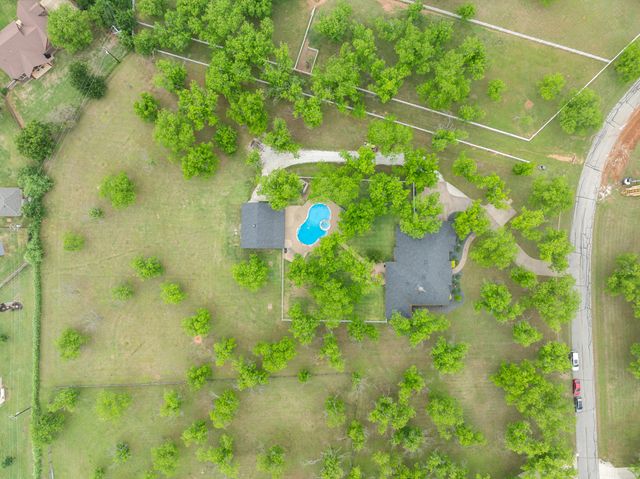 10008 Flight Plan Drive, Granbury, TX 76049