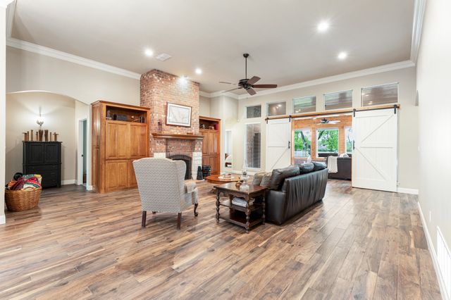 10008 Flight Plan Drive, Granbury, TX 76049
