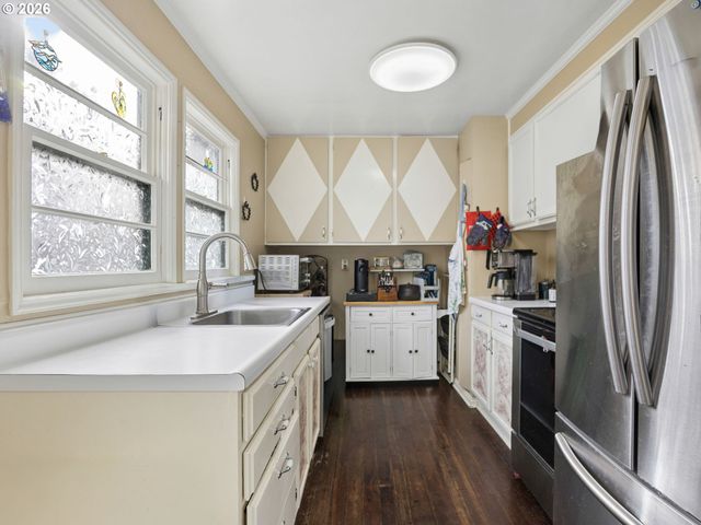 1328 OAK St, Lake Oswego, OR 97034