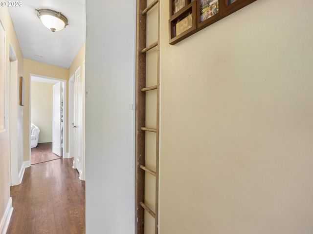 1328 OAK St, Lake Oswego, OR 97034