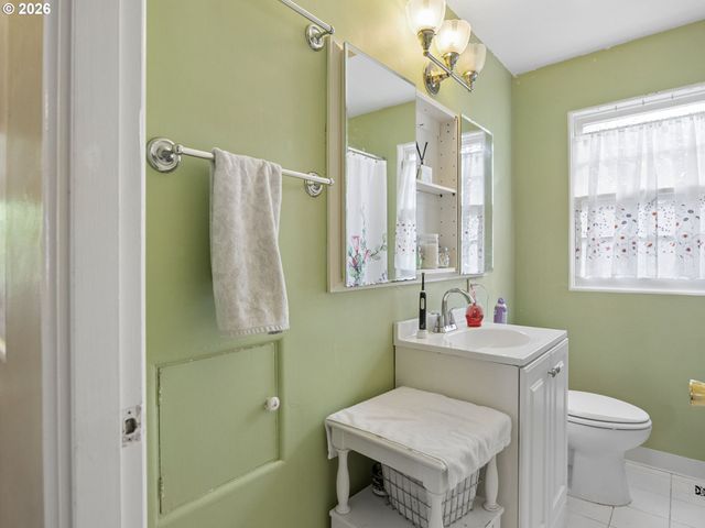 1328 OAK St, Lake Oswego, OR 97034