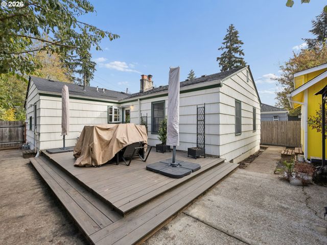1328 OAK St, Lake Oswego, OR 97034