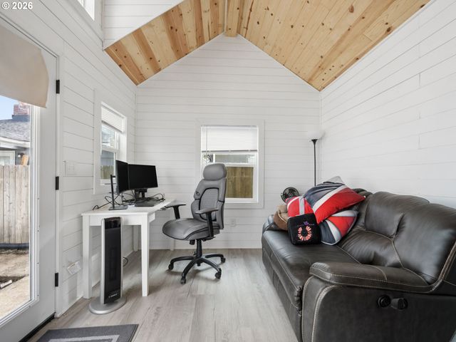1328 OAK St, Lake Oswego, OR 97034