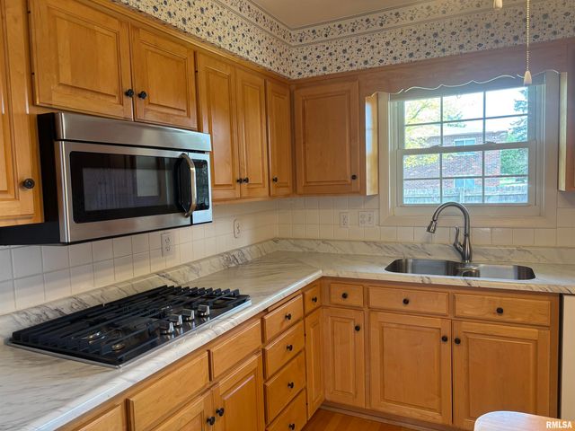 1309 BOBOLINK Drive, Washington, IL 61571