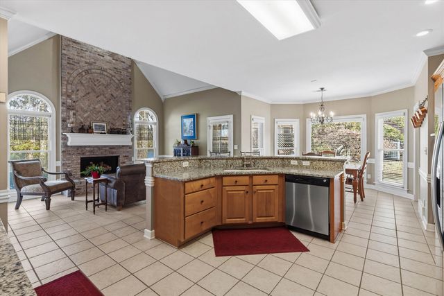 8712 RIVER HOLLOW DR, Memphis, TN 38016