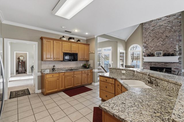 8712 RIVER HOLLOW DR, Memphis, TN 38016