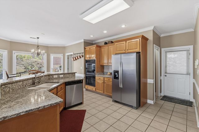 8712 RIVER HOLLOW DR, Memphis, TN 38016