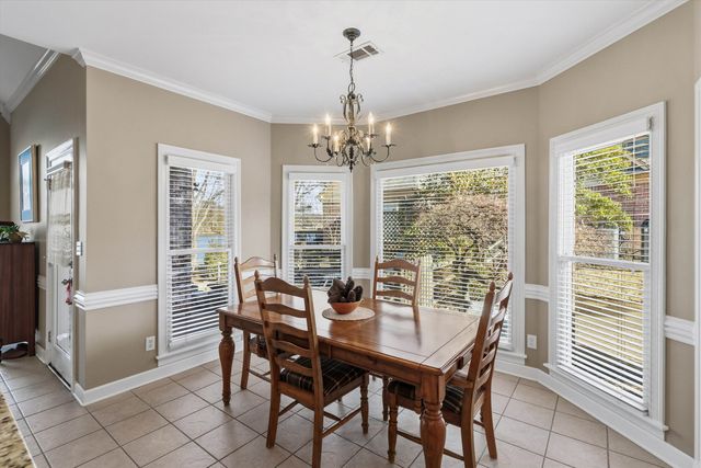 8712 RIVER HOLLOW DR, Memphis, TN 38016