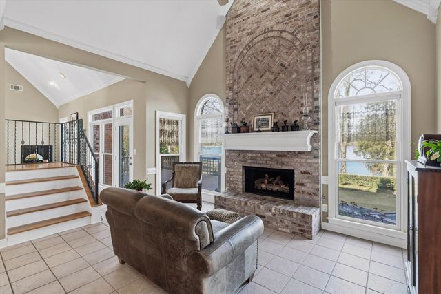 8712 RIVER HOLLOW DR, Memphis, TN 38016